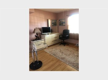 Roomgo US - Room with private bathroom for rent in Pompano Beach, Coconut Creek - $1,000 pm