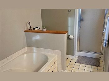 Roomgo US - Spacious Room For rent., Ann Arbor - $700 pm
