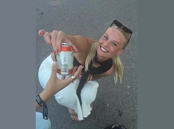 Roomgo US - Frida - 22 - United States