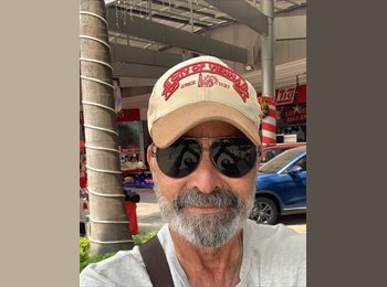 Roomgo US - Robert Ramos - 68 - Tampa