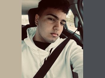 Roomgo AR - Nazareno - 26 - Buenos Aires