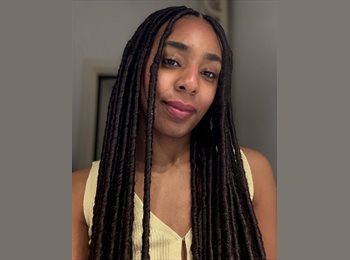 Roomgo AU - Laura - 27 - Gold Coast