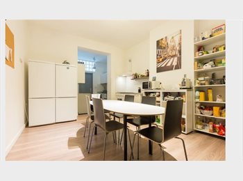 Appartager BE - Chambre meublée en colocation à 10 MINUTES D'ERASME et du centre de Bruxelles à 480 TTC, Anderlecht - 595 € pm