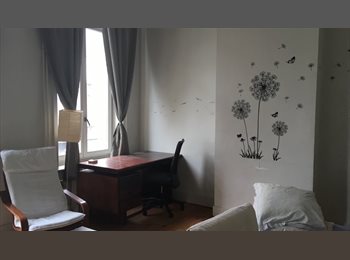 Appartager BE - Une grande chambre d'étudiate/jeune active avec un balcon dans une maison à Saint-Gill, Saint Gilles Sint Gillis - 875 € pm