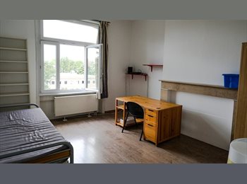 Appartager BE - Chambre en colocation, proche ULB, VLB et Bois de la Cambre, Etterbeek - 610 € pm