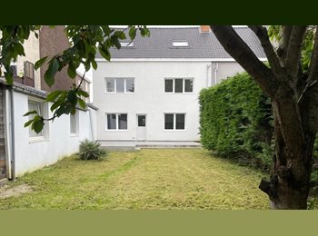 Appartager BE - Chambres en colocation pour étudiantes - Maison rénovée avec Jardin, Leeuw-Saint-Pierre - 650 € pm