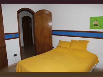 Roomgo BR - Quarto aconchegante com ar condicionado, Campo Grande - R$ 1.300 Por mês