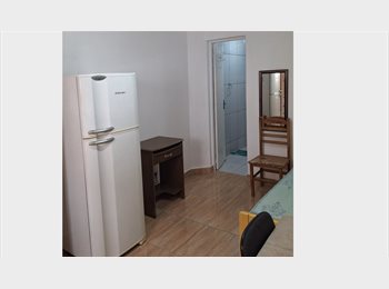 Roomgo BR - Suítes individuais p/ rapazes por $1.300,00 e $1.100,00 na Liberdade., Liberdade - R$ 1.300 Por mês