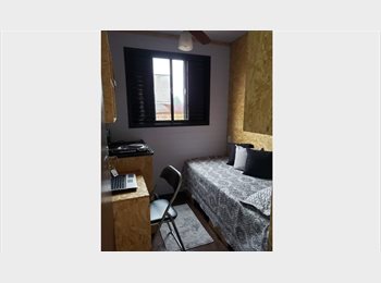 Roomgo BR - Mini-kitnet no bairro Santana, Porto Alegre - R$ 740 Por mês