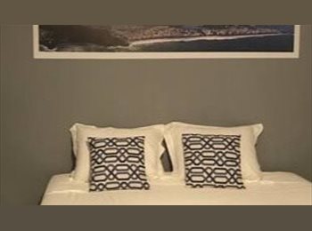 Roomgo BR - Quarto Cama Casal  - Posto 9 Ipanema, Ipanema - R$ 2.890 Por mês