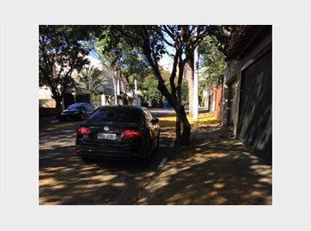 Roomgo BR - Quarto Amplo e Confortavel, Campo Belo - R$ 2.300 Por mês