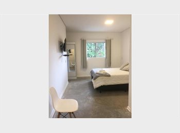 Roomgo BR - Studio grande completo, Pinheiros - R$ 2.400 Por mês
