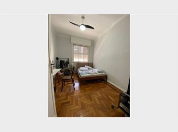 Roomgo BR - Quarto Grande com cama  - Ap 3 quartos e rua sem saída segura, Estácio - R$ 1.900 Por mês