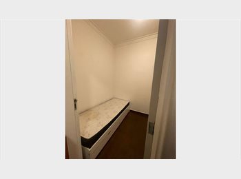 Roomgo BR - Quarto funcional + banheiro individual a 2 quadras da Paulista (metrôs linha verde e amarela), Consolação - R$ 1.900 Por mês