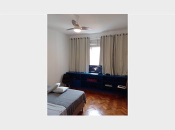 Roomgo BR - Quarto Espaçoso em Copacabana, Copacabana - R$ 3.200 Por mês