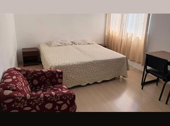 Roomgo BR - Quarto de Casal ou Individual, Curitiba - R$ 1.400 Por mês