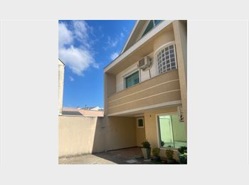 Roomgo BR - QUARTO EM SOBRADO ESPETACULAR PARA ESTUDANTE UNIVERSITÁRIA(UMA VAGA), Curitiba - R$ 2.000 Por mês