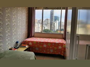 Roomgo BR - Alugo vaga p/ moça Metrô República, São Paulo SP - R$ 800 Por mês