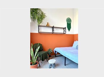 Roomgo BR - Quarto com terraço e banheiro privativos no Flamengo - vista para o Pão de Açúcar, Flamengo - R$ 4.500 Por mês