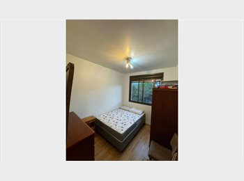 Roomgo BR - Quarto individual - Vaga Feminina, Porto Alegre - R$ 1.050 Por mês