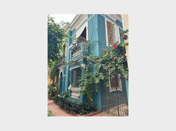 Roomgo BR - casa azul, Catete - R$ 1.700 Por mês