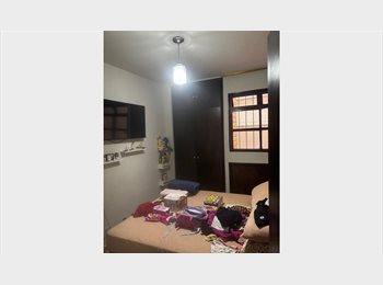 Roomgo BR - Quarto caso com guarda roupas, Belo Horizonte - R$ 1.600 Por mês