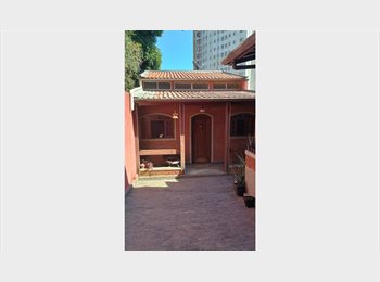 Roomgo BR - Suíte independente, Morumbi - R$ 1.200 Por mês