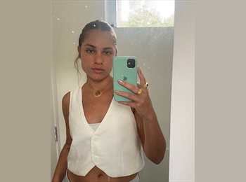 Roomgo BR - Carolina - 26 - Ipanema