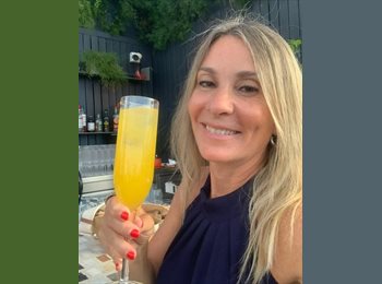 Roomgo BR - Silvia  - 52 - Liberdade