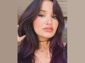 Roomgo BR - Julia  - 27 - Curitiba