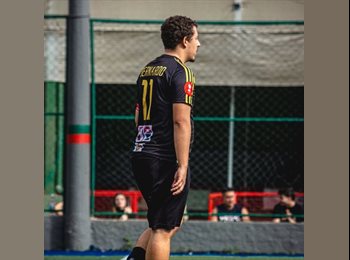 Roomgo BR - Bernardo - 25 - Liberdade