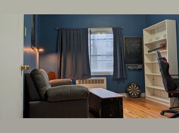 Roomgo CA - Bright, Cozy Room for Rent (NDG), Montréal - $550 pcm