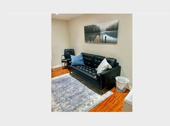 Roomgo CA - Convenient Furnished Room for Rent in female housing, Toronto - $900 pcm