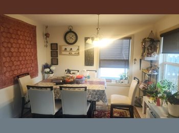 Roomgo CA - Cozy designer home to share, Edmonton - $750 pcm
