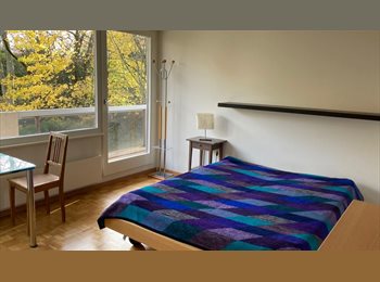 Roomgo CH - Grande chambre meublée avec balcon à louer y c literie complète, Nyon - 850 CHF / Mois
