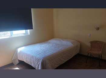 CompartoDepto CL - Se arrienda amplia pieza con cama de dos plazas, closet,  a pasos de metro parque Bustamante y Baque, Santiago Centro - CH$350.000 por mes