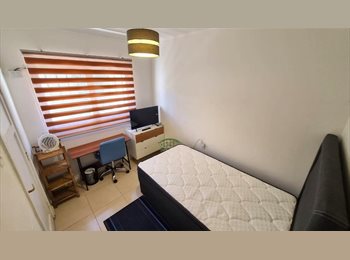 CompartoDepto CL - Pieza individual (solo estudiante hombre pregrado) 9,2 M2 full amoblada baño privado a dos cuadras d, Concepción - CH$330.000 por mes