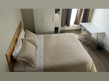 CompartoDepto CL - Dormitorio Doble con baño privado - Casa Patrimonial, Santiago - CH$475.000 por mes
