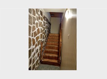 CompartoDepto CL - Se arrienda dormitorio amplio en depto. 2° piso con entrada independiente ., La Reina - CH$225.000 por mes