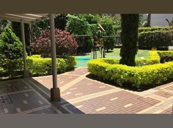 CompartoApto CO - SE ARRIENDA HABITACIÓN CON BAÑO PRIVADO EN LOS COLORES, MEDELLÍN, Medellín - COP$ 750.000 por mes