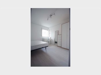Roomgo ES - habitación amplia en piso reformado, Latina - 330 € por mes