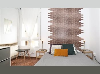 Roomgo ES - RH3-R8 ¡Habitación en el centro de Barcelona con servicio de limpieza en las zonas comunes incluido!, Eixample - 820 € por mes
