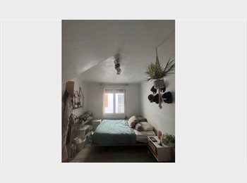 Roomgo ES - Habitación amplia y luminosa en duplex, L'hospitalet - 550 € por mes