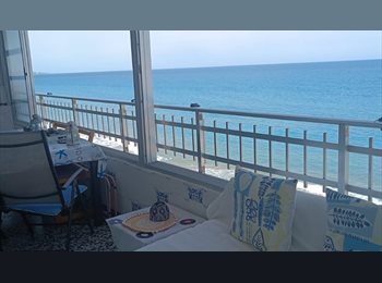Roomgo ES - HABITACION CON BAÑO COMPARTIDO , piso frente al mar, España - 400 € por mes
