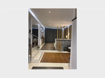 Roomgo ES - Habitación con suministros incluídos + serv. limpieza diaria + lavado/ planchado de ropa, Castelldefels - 800 € por mes