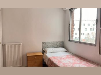 Roomgo ES - Habitación individual en piso compartido amplio y confortable, Móstoles - 350 € por mes