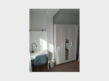 Roomgo ES - SOLO CHICAS: Habitación con LLAVE y A/C (Habitación A), Gerona - 330 € por mes