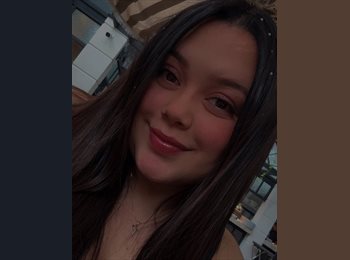 Roomgo ES - Paula - 26 - Sevilla