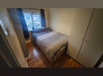 Roomgo IE - Small Double Bedroom within walking distance of Town, Dublin - €900 pcm