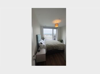 Roomgo IE - Bright room with private bathroom in Dublin 12, Dublin - €1,465 pcm